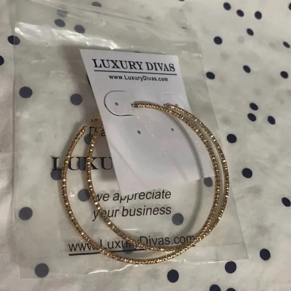 Luxury Divas Textured Gold Hoop Earrings 80mm Secure Lock Back Lightweight - Picture 5 of 5